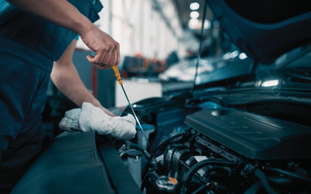 wymiana oleju silnikowego w samochodowego