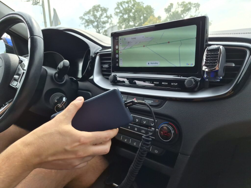 podłączenie telefonu kablem w kia ceed do android auto-2