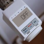 ustawienia termostatuprzy grzejniku pompy ciepła